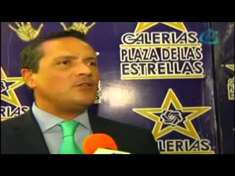 Francisco Zea plasma sus huellas en la plaza de las estrellas