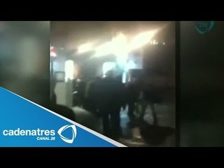 Jóvenes mexicanos increpan a Salinas de Gortari en universidad de Londres