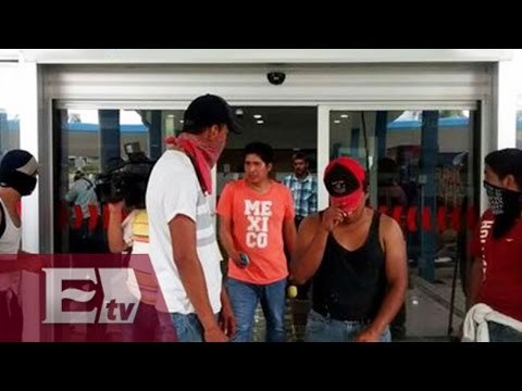 Normalistas toman instalaciones del aeropuerto de Acapulco / Titulares de la tarde