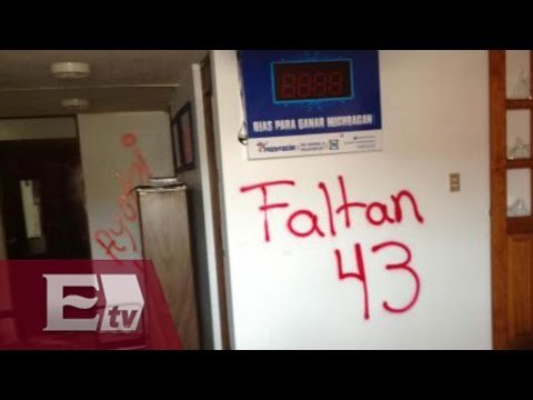 Normalistas michoacanos destruyen sede del PAN / Paola Virrueta