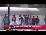 Normalistas toman oficinas de gobierno en Oaxaca / Excélsior Informa