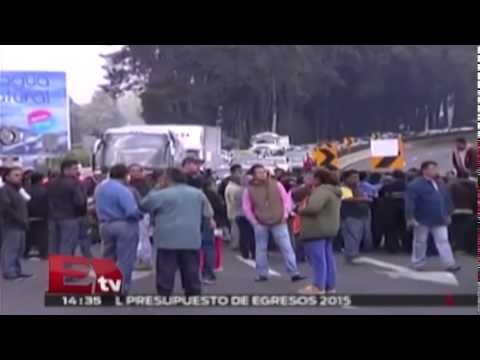 Manifestantes bloquean la autopista México Cuernavaca / Titulares de la tarde