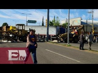 Se enfrentan maestros y choferes en carretera de Oaxaca / Vianey Esquinca