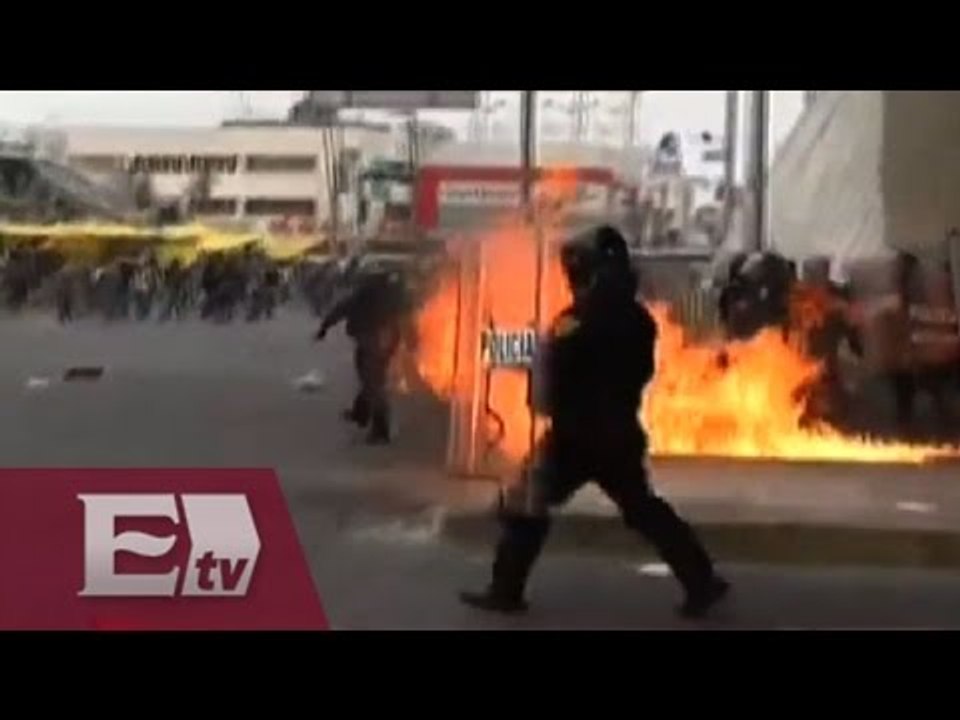 Marcha por Ayotzinapa: Violencia en el Aeropuerto de la Ciudad de México / Vianey Esquinca