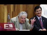 Universitarios de Guadalajara entregan galardón al presidente de Uruguay / Excélsior informa