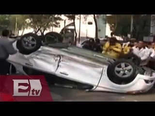 Vuelca auto tras ser impactado por un taxi en Avenida Juárez / Excélsior informa