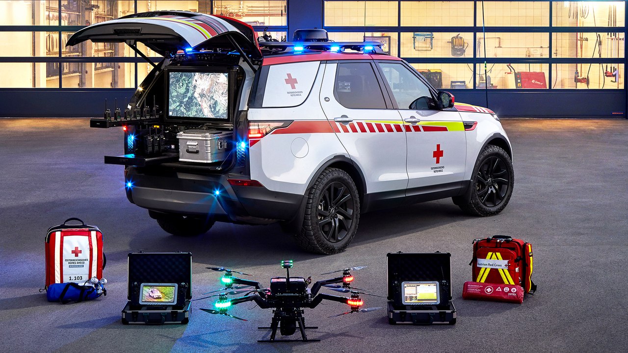 Paris 2018: Große Jubiläumsfeier bei Jaguar Land Rover