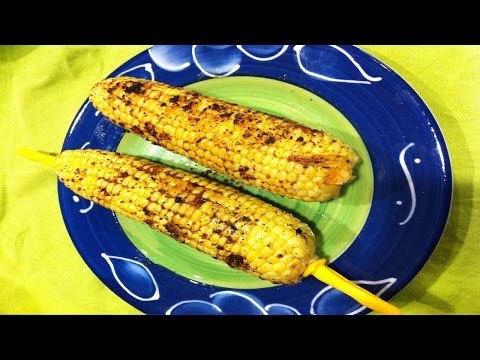 Prepara unos ricos elotes con mantequilla de ajo y chile ancho