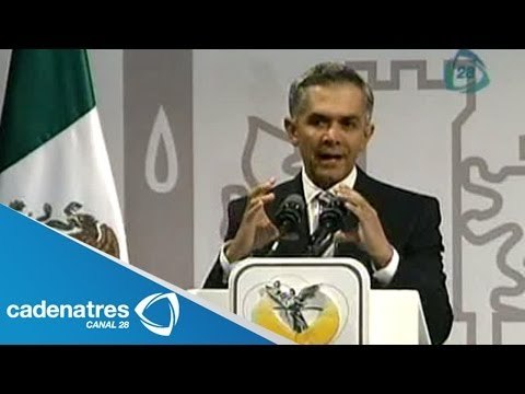 Miguel Ángel Mancera garantiza becas educativas para estudiantes capitalinos en 2014