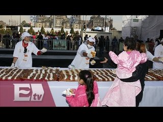 Parten Monumental Rosca de Reyes en Zócalo del DF / Vianey Esquinca