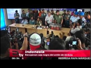 Indonesia recupera caja negra del avión de Air Asia / Vianey Esquinca