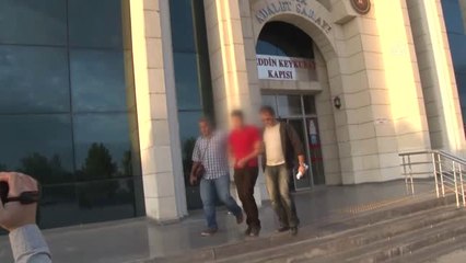 Konya'da Motosikletli Polislerin Zanlı Kovalarken Ağaca Çarpması
