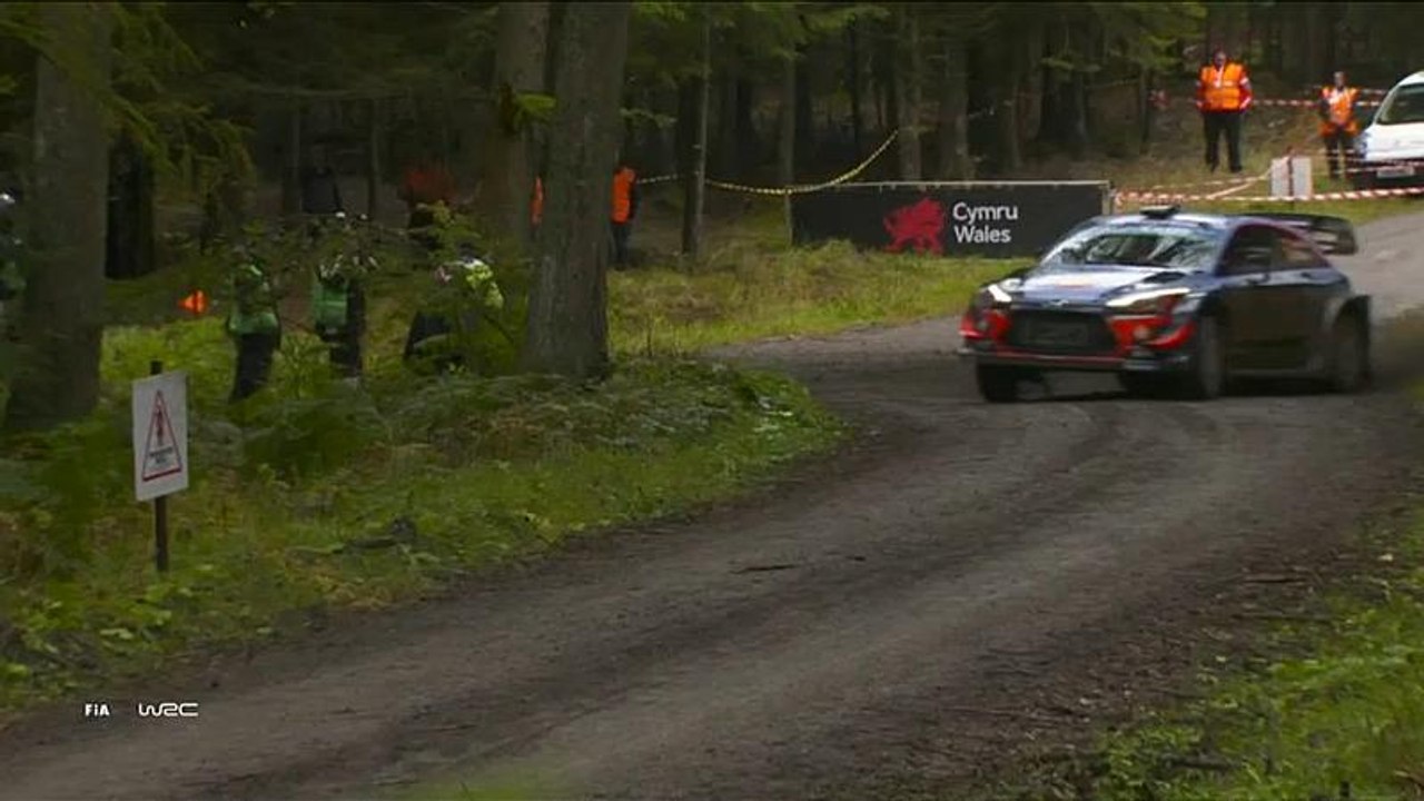 شاهد: منافسات محتدمة وحوادث في رالي بريطانيا