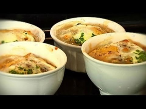 Huevos horneados con queso / Receta de huevos con queso