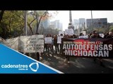 Marchan a favor de autodefensas en el DF / Violencia en Michoacán