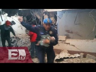 Policía rescata a bebé de los escombros de hospital en Cuajimalpa