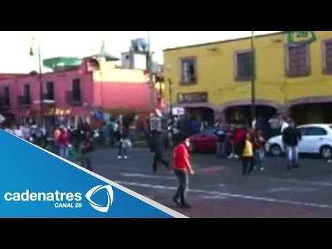 Pobladores de Xochimilco intentan linchar a chofer por atropellar a pareja de ancianos