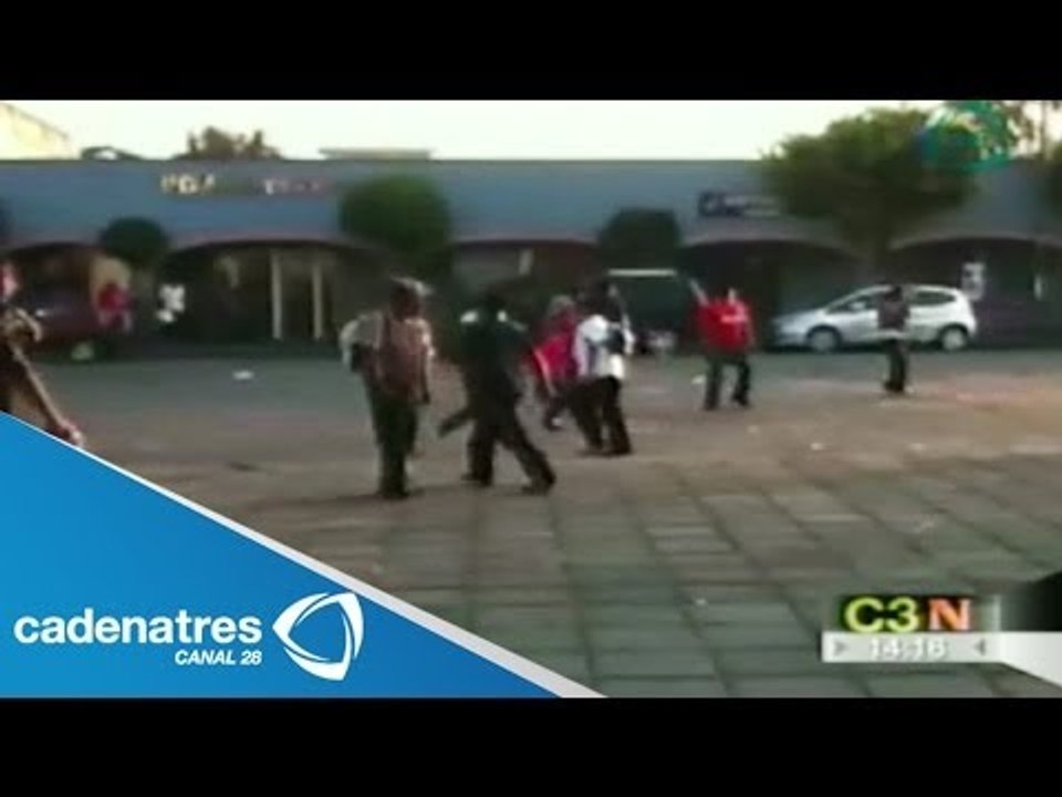 Se enfrentan granaderos y habitantes de Xochimilco por un atropellamiento de una mujer