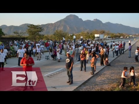 Normalistas de Guerrero realizan bloqueos en exigencias de plazas / Excélsior