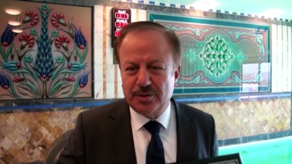 Havuza takım elbiseyle atlayan başkan konuştu