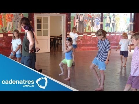 Combaten la violencia entre niños y jóvenes mediante clases de danza