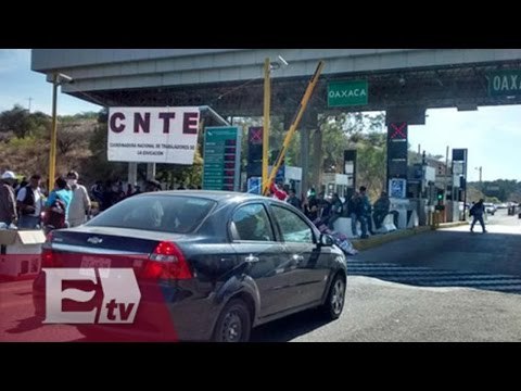 Maestros de Oaxaca toman casetas de cobro en la entidad / Excélsior informa