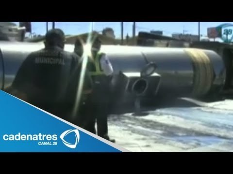 Vuelca pipa en Aguascalientes y derrama más de 5 mil litros de leche