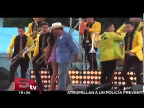 Alcalde que robó poquito levanta la falda a una jovencita / Excélsior Informa