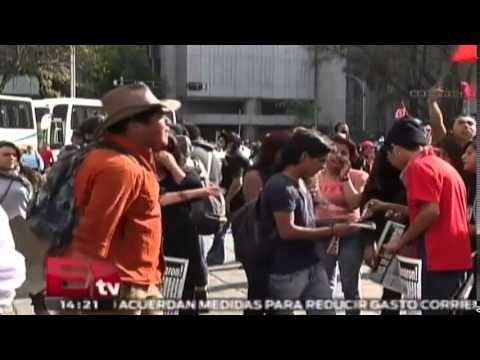 Encapuchados vandalizan marcha por Ayotzinapa en el DF