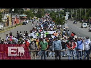 Manifestación de la CETEG en autopista del Sol / Vianey Esquinca