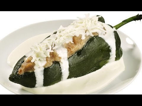 Prepara un rico chile poblano relleno de helado de vainilla para este fin de semana