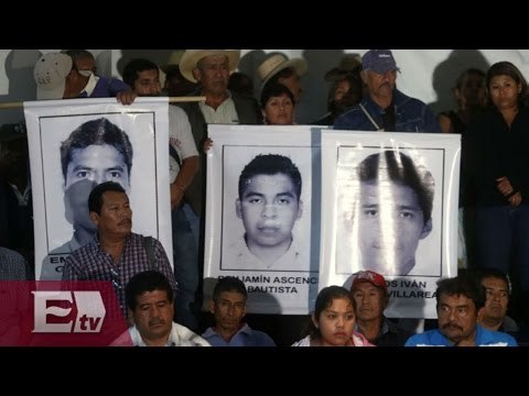Padres de los 43 inician caravana por Estados Unidos / Vianey Esquinca