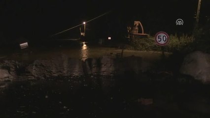 Şiddetli Sağanak - Heyelan Nedeniyle Karayolu Ulaşıma Kapandı