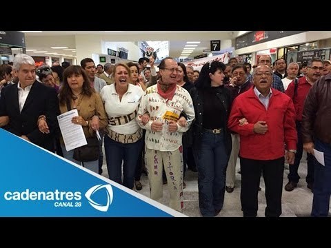 Ex trabajadores de Mexicana de Aviación bloquean el AICM