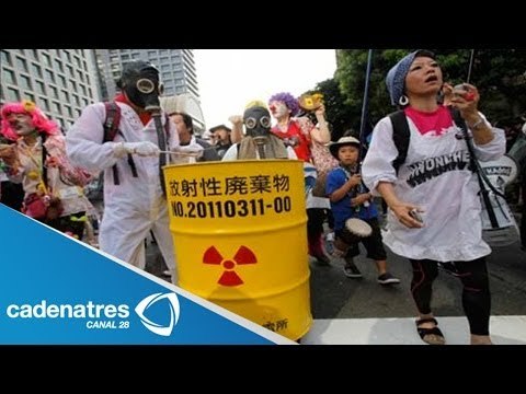 Manifestación en Japón por uso de energía nuclear / Protest in Japan for use of nuclear energy