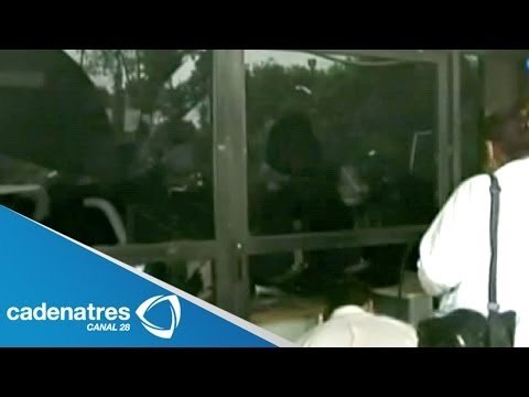 Priistas causan destrozos en edificio delegacional de Azcapotzalco, DF; no hay detenidos