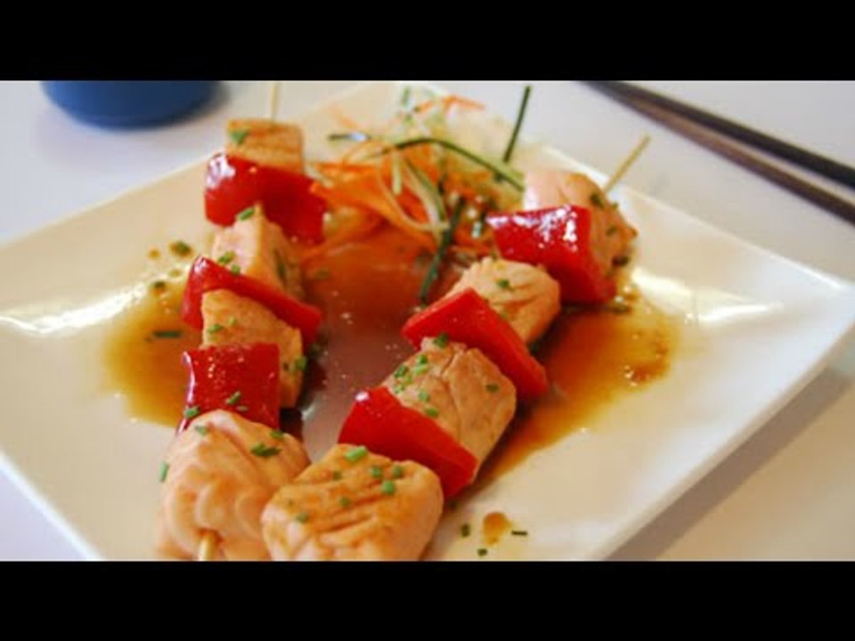Brochetas  de pollo con salsa tabasco
