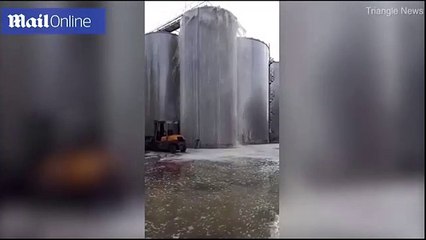 لحظة انفجار خزان من النبيذ الفاخر فى إيطاليا