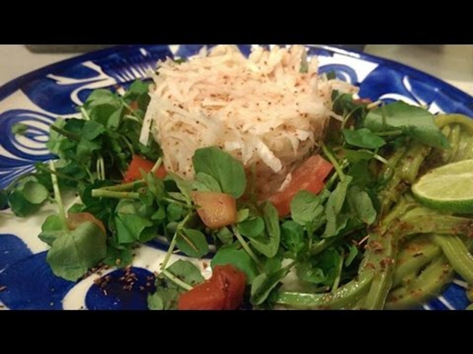Ensalada de nopalitos y jicama