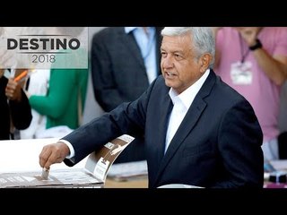 López Obrador acude a votar en Coyoacán