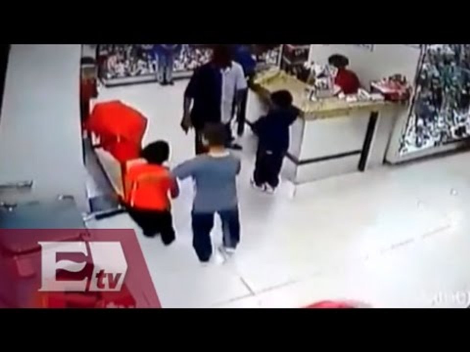 Lo más visto en excélsior: Padre involucra a sus hijos en robo de tienda / Titulares de la tarde