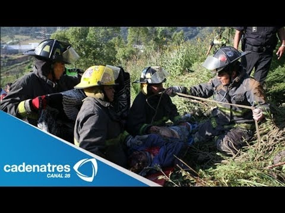 IMPRESIONANTE!! Cae autobús con 30 estudiantes a barranco en Guerrero