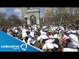 Batalla de almohadas congrega a cientos de personas en el centro de Nueva York