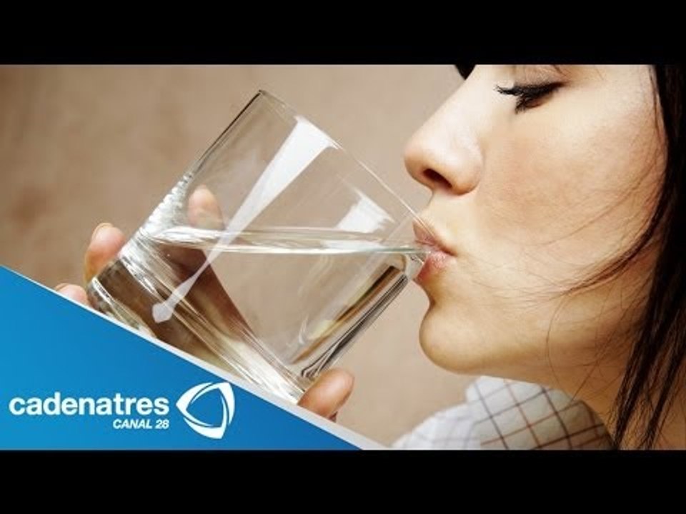 Mancera incentiva el consumo del agua / Agua pu...