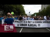 Taxistas marchan en contra del sistema de transporte Uber / Titulares de la tarde