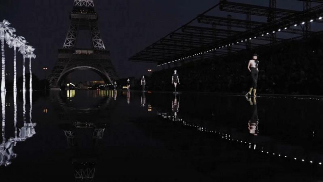 Palmen vor dem Eiffelturm und Intergalaktisches im Louvre
