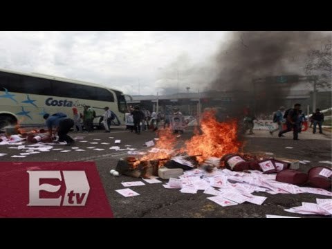 Normalistas de Ayotzinapa toman caseta de Palo Blanco en Guerrero / Titulares de la noche