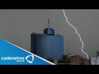 Fuerte tormenta sorprende a capitalinos / ¿Lluvia en abril?