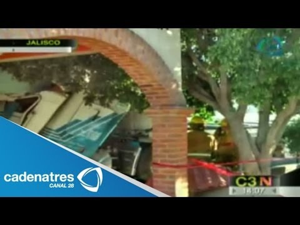 Choca tráiler en una casa de Jalisco / Trailer crashes into a house in Jalisco