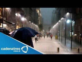 Capitalinos sorprendidos por fuerte lluvia